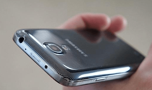 Un Galaxy S4 black Edition avec menus en luxembourgeois !