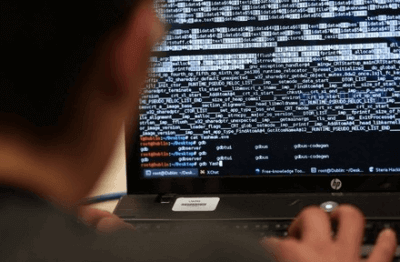 24,5% des cyber-attaques impliquent les membres des entreprises victimes