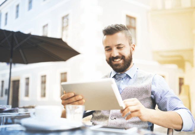 Webex Teams combine les fonctions de collaboration de Cisco Spark et de Webex comme le tableau blanc, la messagerie persistante, le listage, l’organisation de réunions et le partage de contenu.