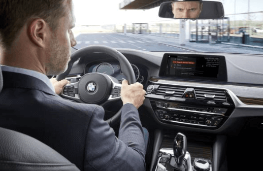 Agenda, contacts, e-mails... BMW mise sur l'accessibilité en mode main libre. Office 365 s'installe à bord des nouvelles BMW. En mode abonnement un an ou trois ans.
