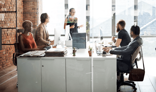 Plateforme d’espace de travail numérique intégrée proposée par VMware, Workspace ONE s’agrémente désormais de capacités analytiques et de remédiation avec le service cloud Workspace ONE Intelligence.