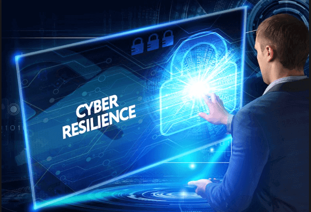 Globalement, en 2018, les entreprises ont gagné du terrain face aux cyberattaquants, estime Accenture. Dans l'entreprise, les codes évoluent...