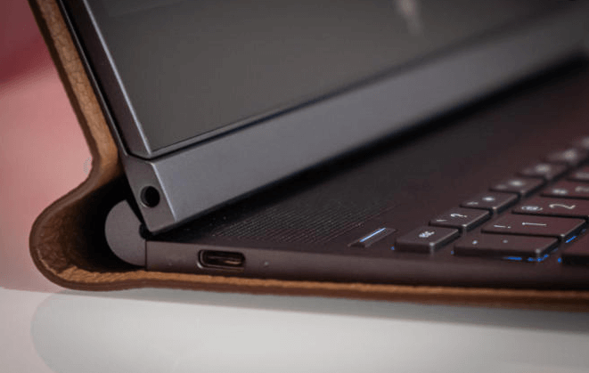 Savant mélange de cuir et de métal. Avec le Spectre Folio, HP assure avoir «réinventé» le PC. Au style sophistiqué, il associe une polyvalence incroyable.