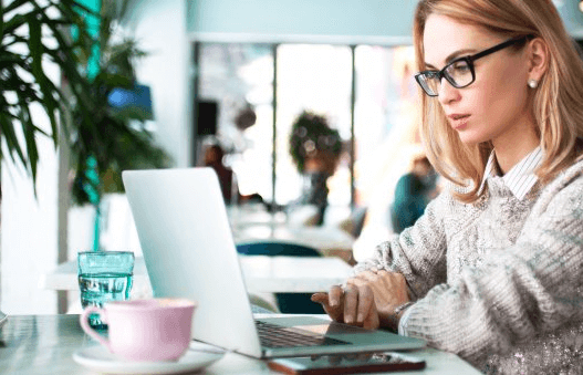 La plupart des jeunes femmes ne souhaitent pas faire carrière dans la cybersécurité, pourtant en pénurie croissante de compétences. Analyse des raisons