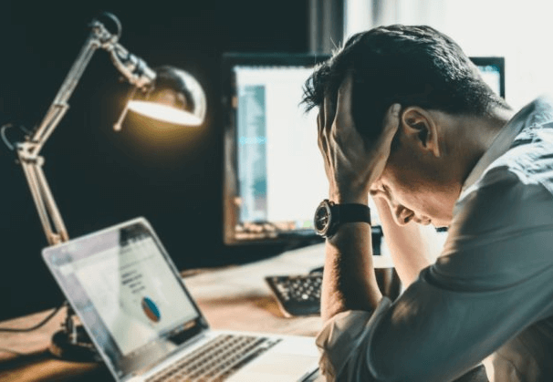 17% des CISO reconnaissent consommer des médicaments, de l'alcool, voire des drogues pour tenir... L'enquête Life Inside the Perimeter : Understanding the CISO inquiète.