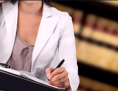 Un conseiller juridique, nécessairement !